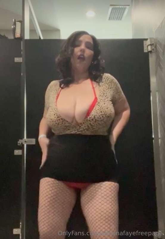 Tip $25 to get it 🥵😈 Want a personal naughty video sent to y..