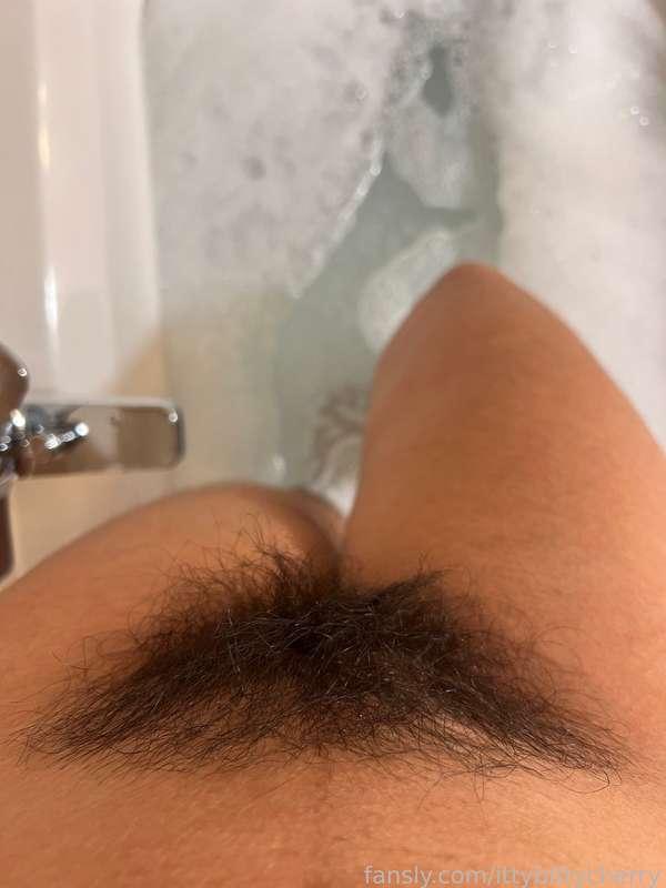 Bath time! Messy bush 🤭

#fyp #bush #hairypussy #hairy 