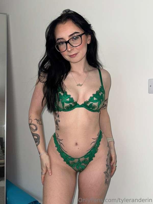 Do I look good in green baby?😜