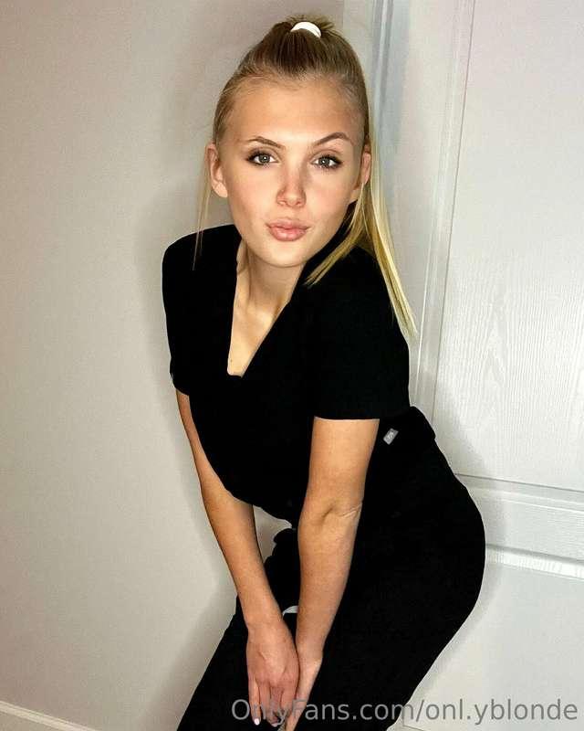 Guess my favorite color!!! ❤️🧡💛💚💙💜💖🤍🤎🖤 COMMENT BELOW 🗣 Winne..