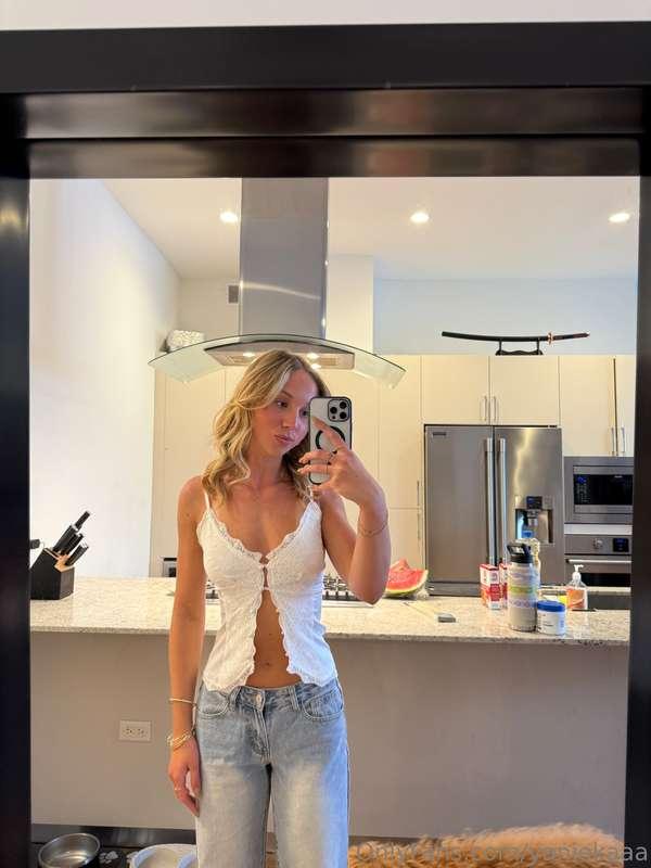 GOING LIVE TONIGHT AT 7pm PST and u better be there:) I have..