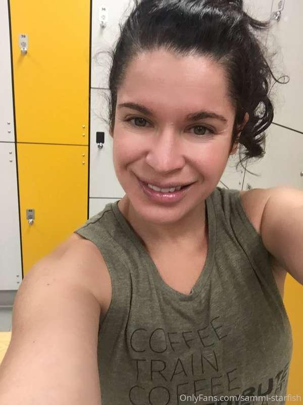Quick selfie getting my fitness on earlier today ;)
