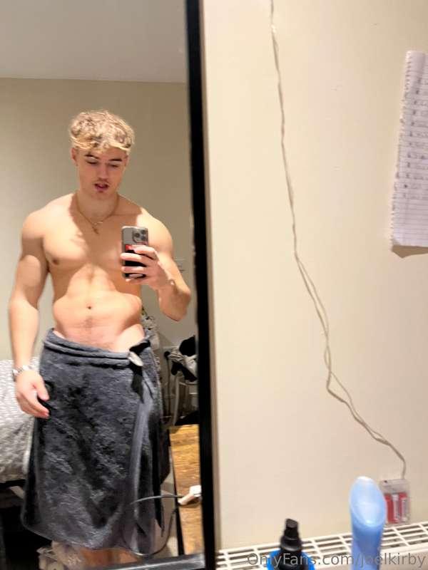 You ready to see the towel drop?😋