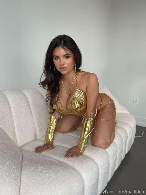 Ladies and gentlemen... her