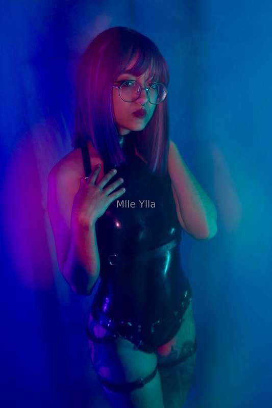 Vu que la vidéo de la semaine est en latex, j'en profite pou..