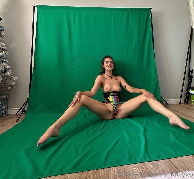 Thank you Stoned Poet for the green screen stand 💞😘 hehe I l..