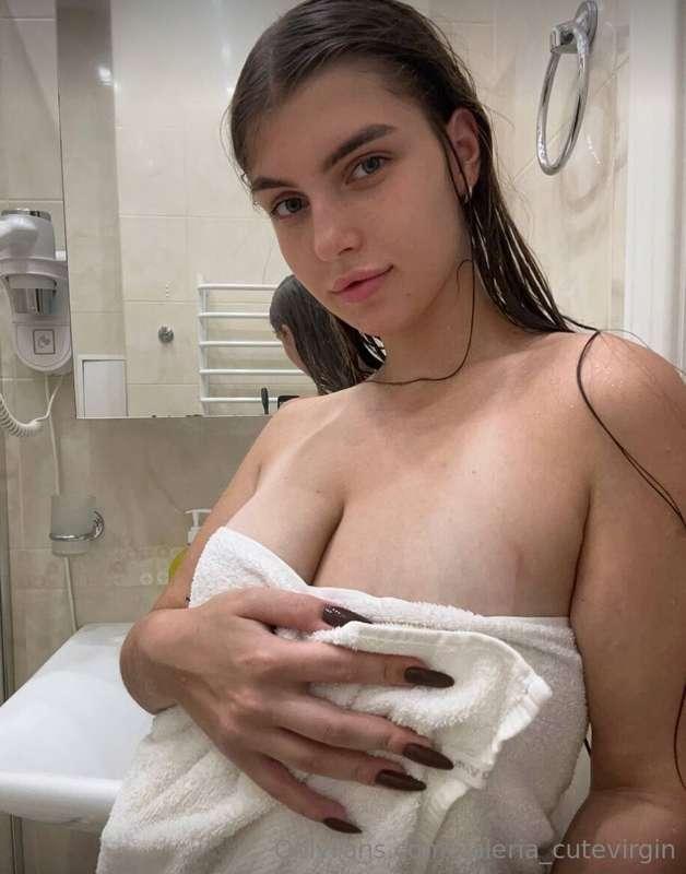 Let me distract you👉 @margsqueeze 🍒Cum and pour your cum @ma..