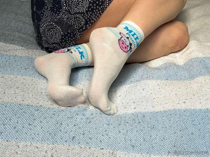 Milky feet... Moooooh 🐮🧦