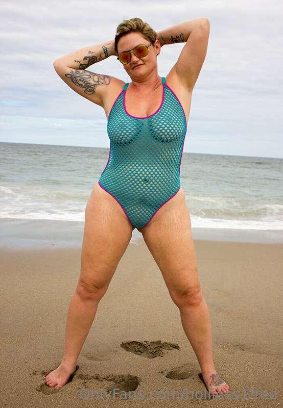 holliess1free image #2