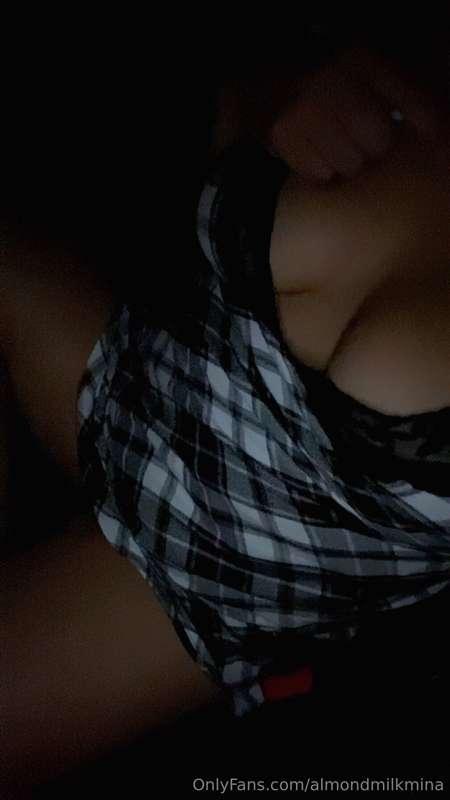 getting pizza 🍕 all this rain and waiting for my pizza is ma..