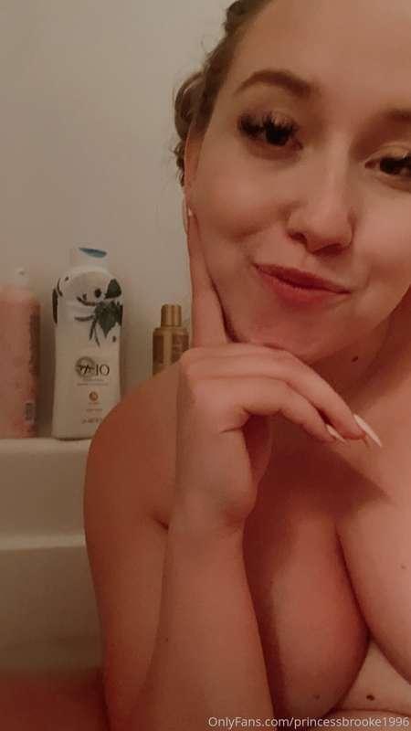 Bath time 😘💦 wanna join?