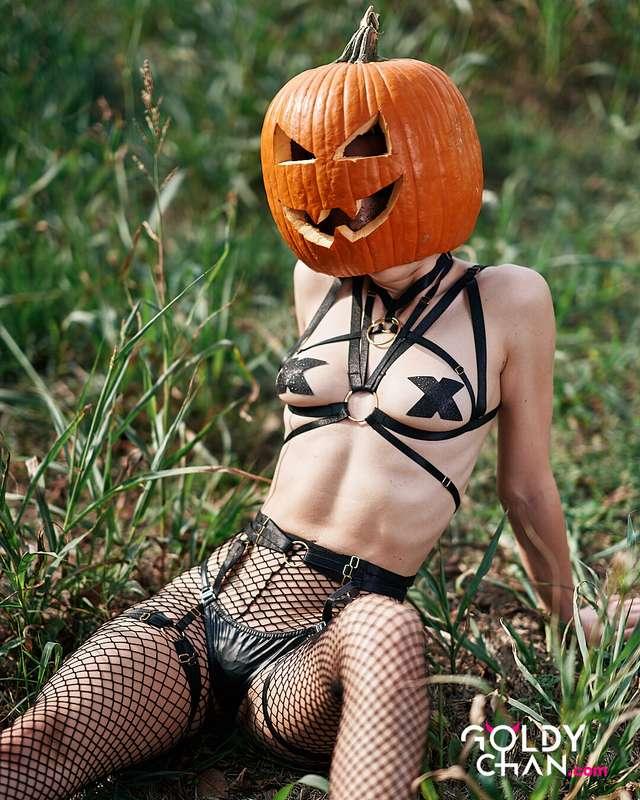 🇬🇧 Happy Halloween! Would you eat this pumpkin? (p.s. swipe ..