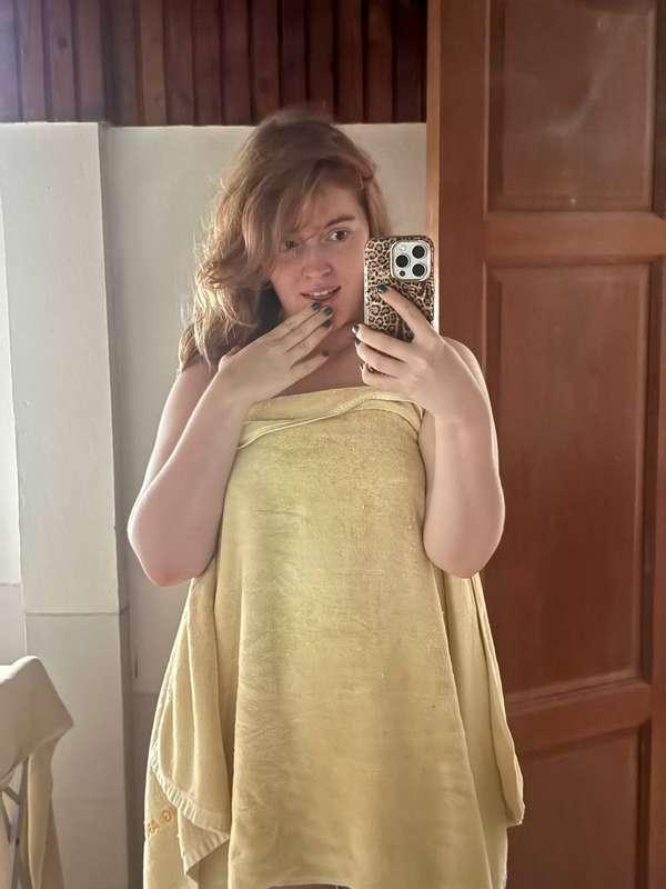  Wanna see what's under this towel?🥵🥰