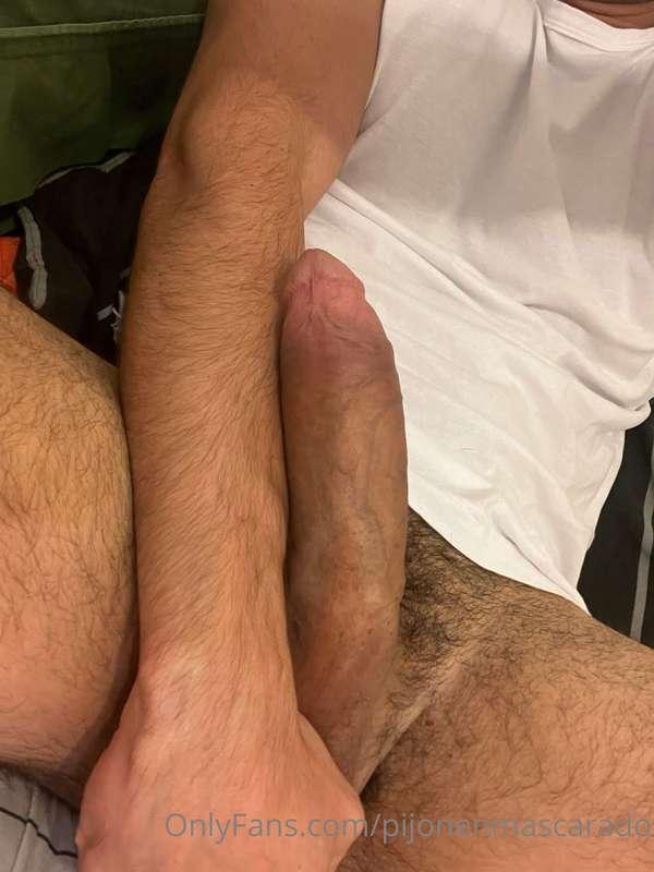 I'm in bed, alone 🤤😏 
Estoy en la cama, solo 🤤😏