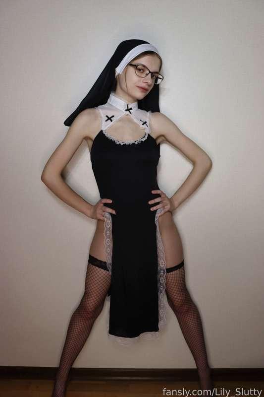 lily_slutty image #3