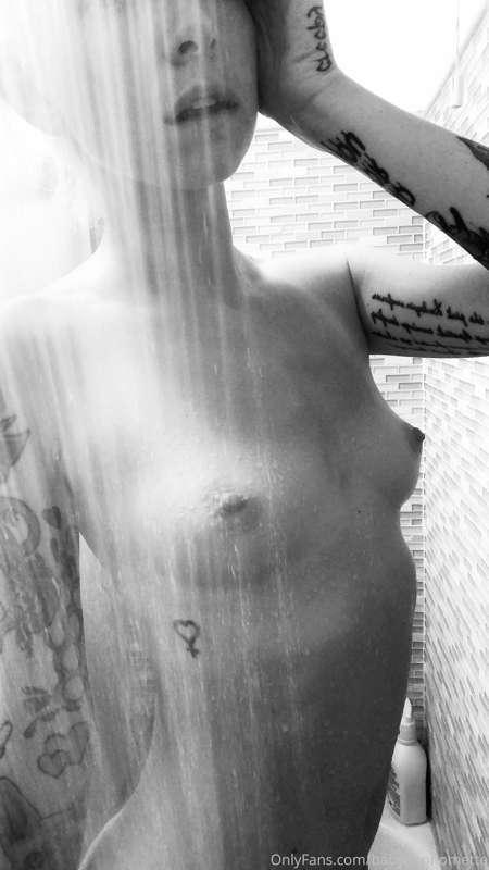 late night shower 💦