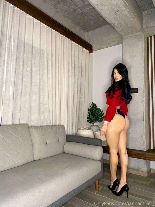 Who loves high heels 👠