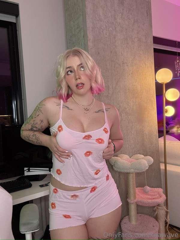 can u hold my girls for me real quick 🍒