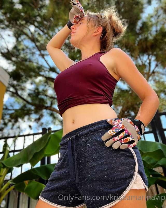 Gardening is hard work 🥵 think the top needs to come off soo..