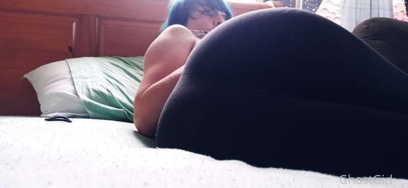 All ass but peep the lil muscle on my arm 🤤 👀 🙃
Im getting b..