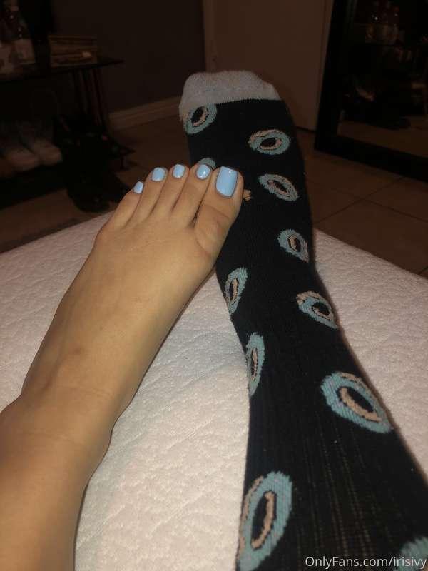 My sock matches my toes ✨✨✨✨