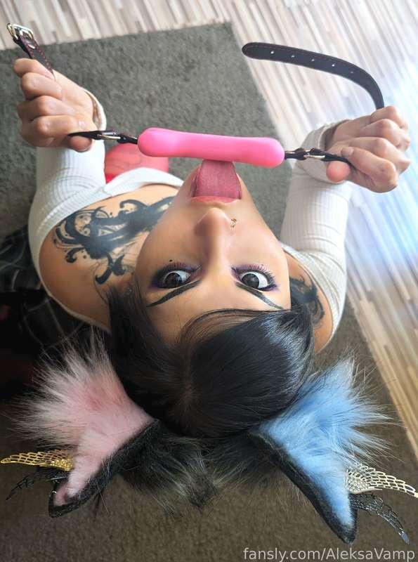 Would you like to offer the lady something better?😉







#fyp #strapon #mistress #femdom #pussy #footfetish #mommy #goddess #facesitting #ass