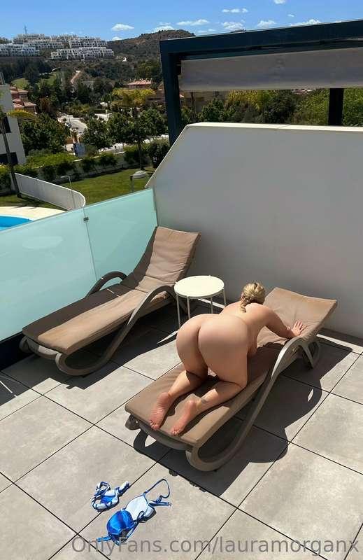 Naked sunbathing is the best ☀️