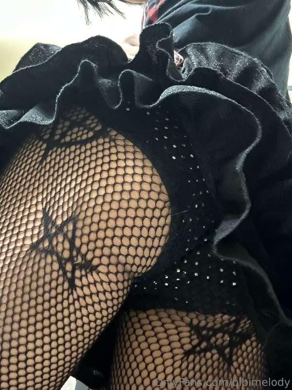 i'll show you what's under my skirt anytime 😏
