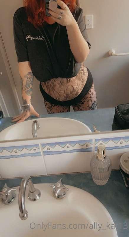 💋 Happy Milf Monday ;P, your shirt looks better on me 😝