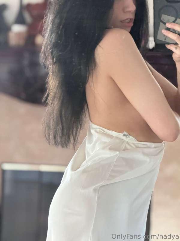 mind if my nightie falls on the floor? 😈