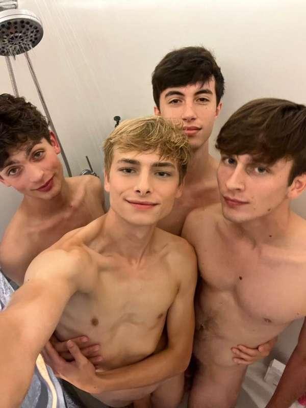 See us live tonight at 8PM CST on @chaturbate, you won’t wan..