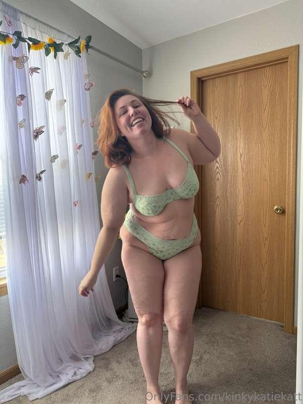 Swipe to remove my clothes!! 🤪💚