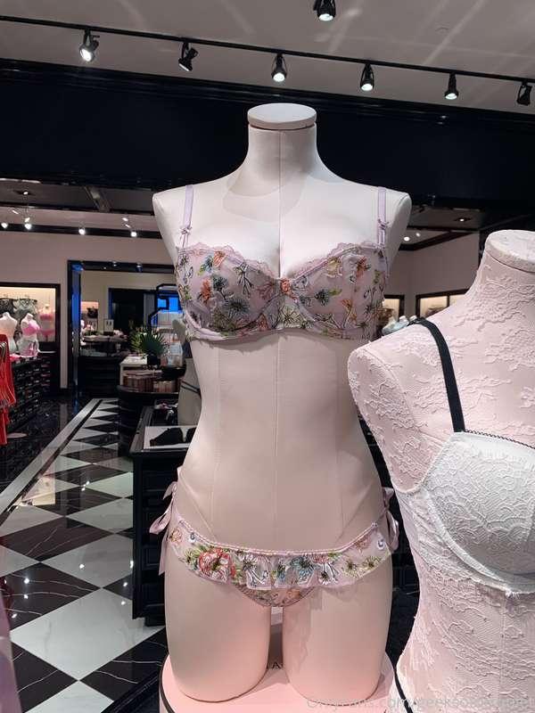 If anyone wants to send me 100 dollars for this set at Victo..