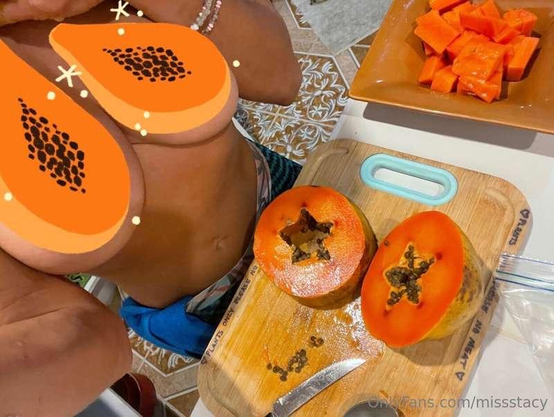 Mmm look at those papaya! They are like stars ⭐️ ⭐️ 🤩 follow..