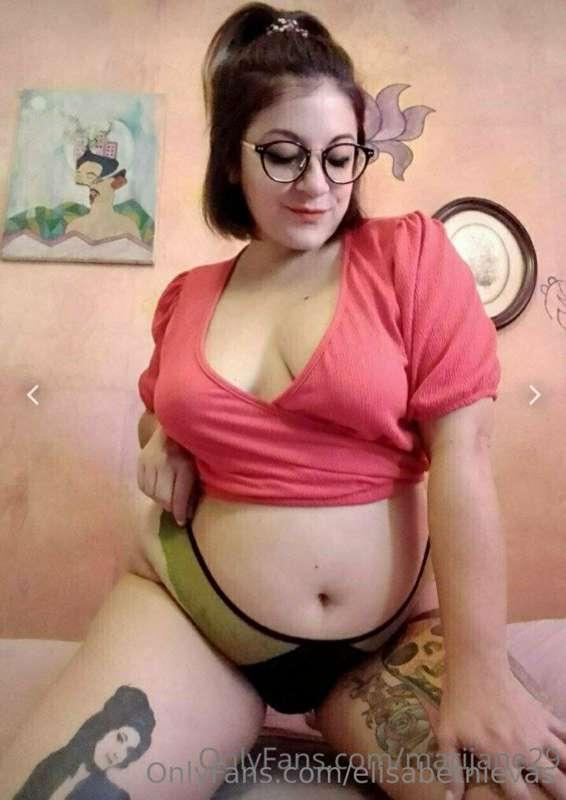 ## 👑The QUEEN of facesitting👑 
## 🍭CHUBBY HAIRY PUSSY🍭
     ..