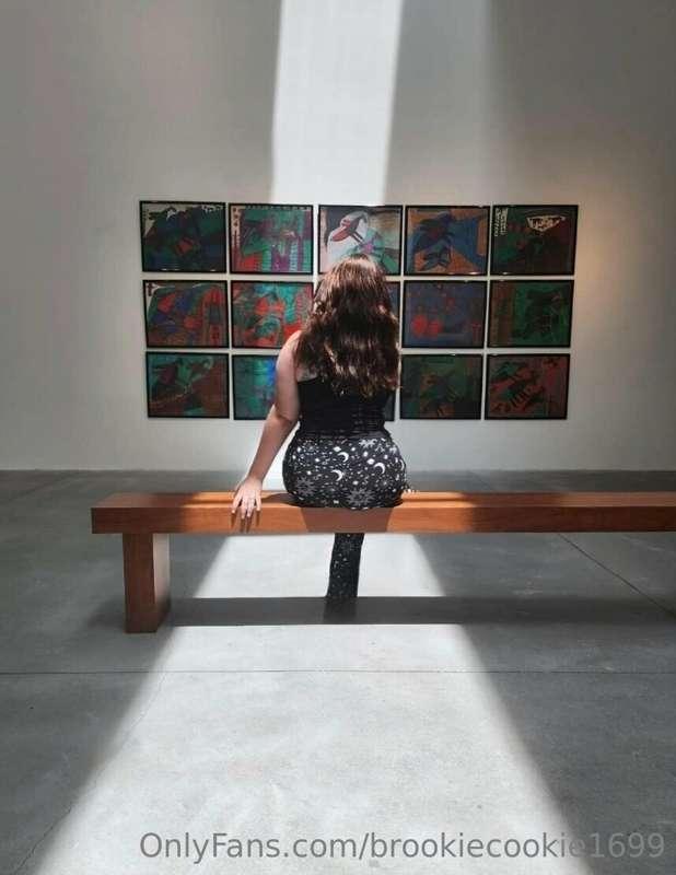 POV: you're on a museum date with me, you find yourself alon..