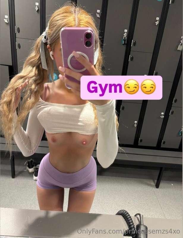 Would you get naughty with me in the gym?😏😏
