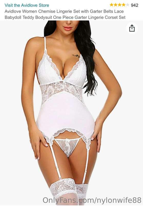 UPDATE: Thanks to an amazing fan, this entire outfit is in t..