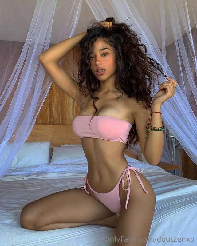 Give my girl some love @farahdivaaa https://onlyfans.com/far..