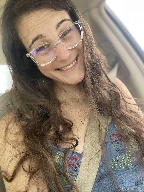 Selfies while snagging my afternoon iced coffee. 12/10 almos..