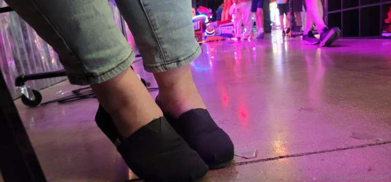 My sister's @laurendslaf  foot fetish page is Launching Soon..