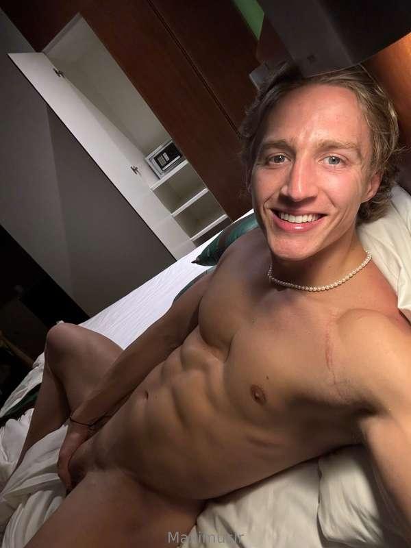 Sun kissed bed smile 😻