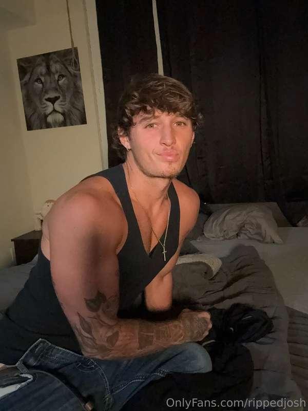 Going live at 9:45pm est ❤️🙈 swipe for surprise