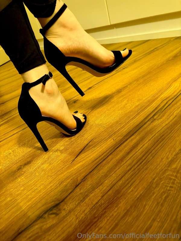 officialfeetforfun image #0