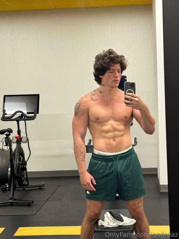 Who’s trying to get some extra cardio after the gym?! 🤤🍆🙈