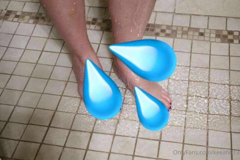 Repost ~ Took a shower and wanted to share my wet feet with ..