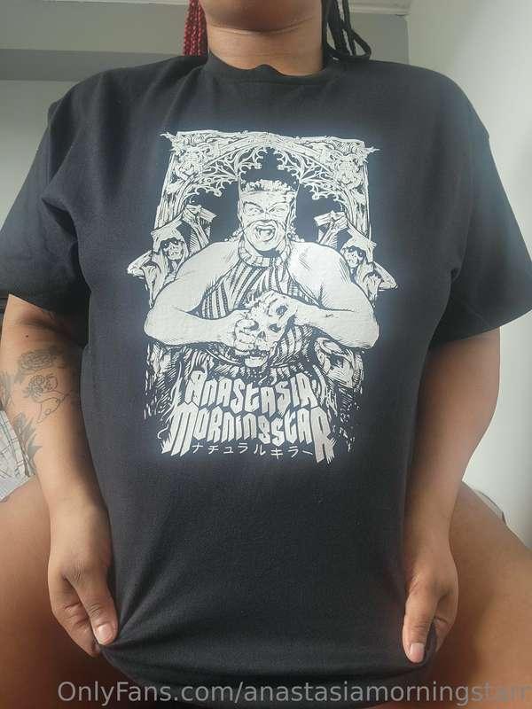 SO EXCITED MY NEW TSHIRTS CAME IN WOOT WOOT🖤😈