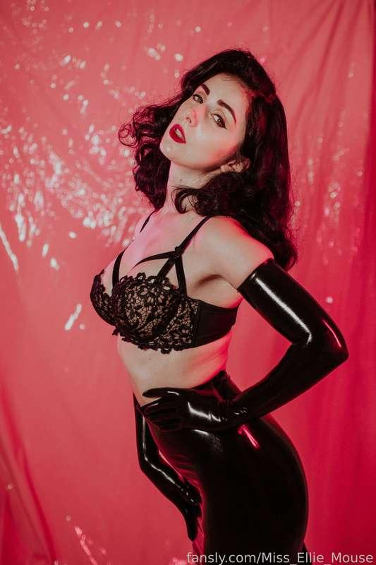 Wanna be my slave? #fyp #latex #kinky #fetish #goddess #findom #nsfw
