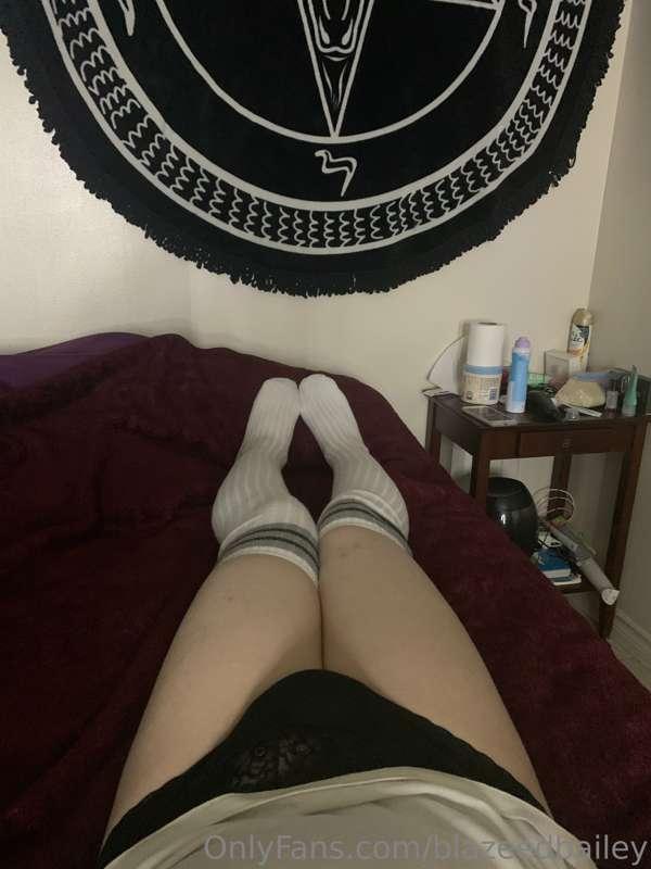 Stockings and panties kinda day 😘