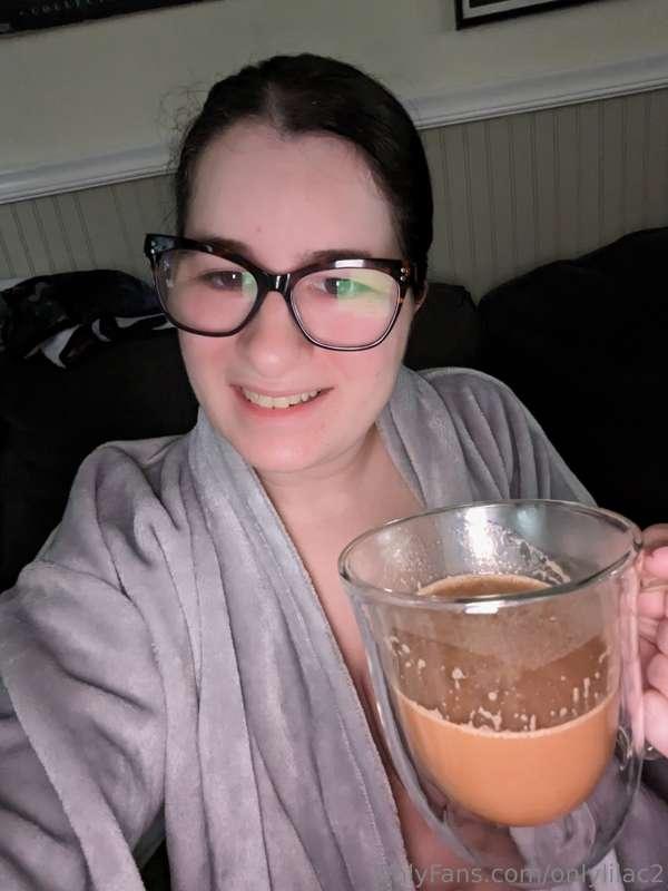 Just a robe and some coffee to start my day 😌☕